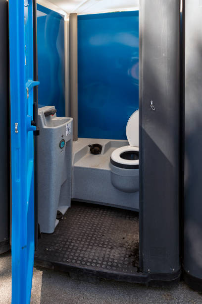 Porta potty rental for outdoor events in Terre Du Lac, MO